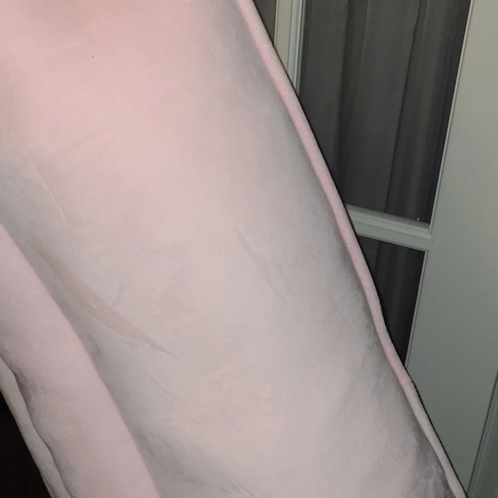JUICY COUTURE Pink Pet Bed with Crown and Heart Design
